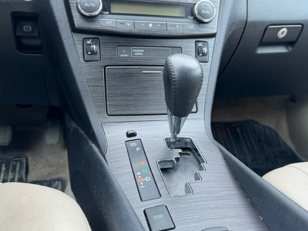 toyota-avensis-diesel-2009-big-15
