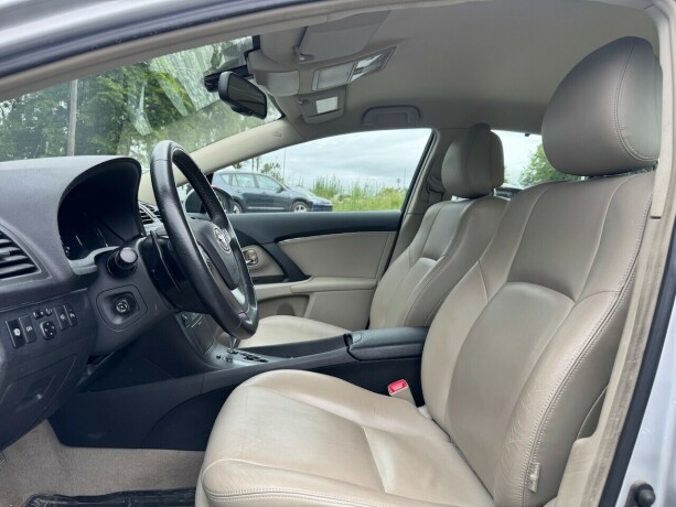 toyota-avensis-diesel-2009-big-8