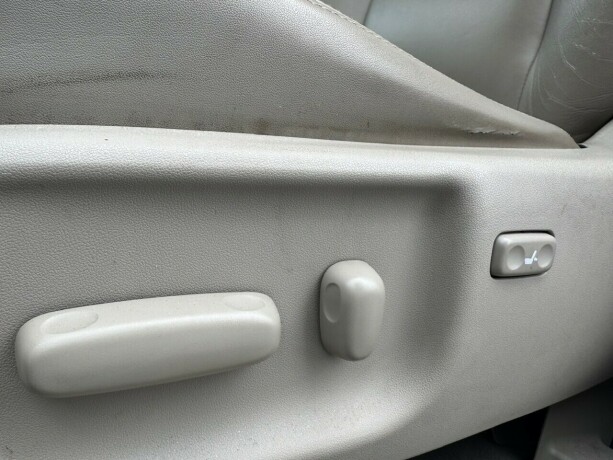 toyota-avensis-diesel-2009-big-17