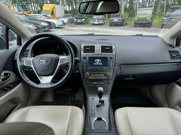 toyota-avensis-diesel-2009-big-11