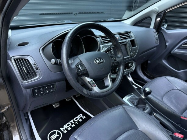 kia-rio-bensin-2013-big-11