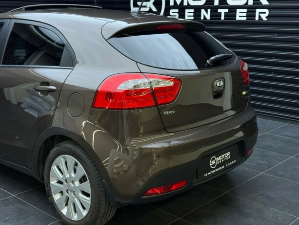 kia-rio-bensin-2013-big-6