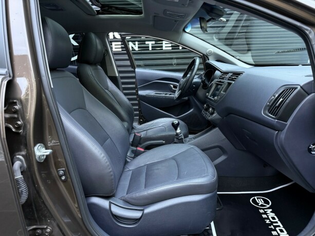 kia-rio-bensin-2013-big-27