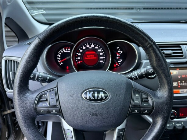 kia-rio-bensin-2013-big-14