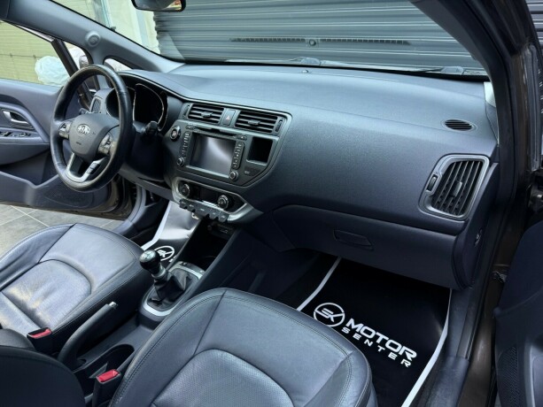 kia-rio-bensin-2013-big-12
