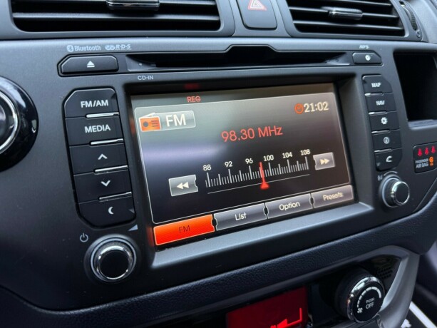 kia-rio-bensin-2013-big-17
