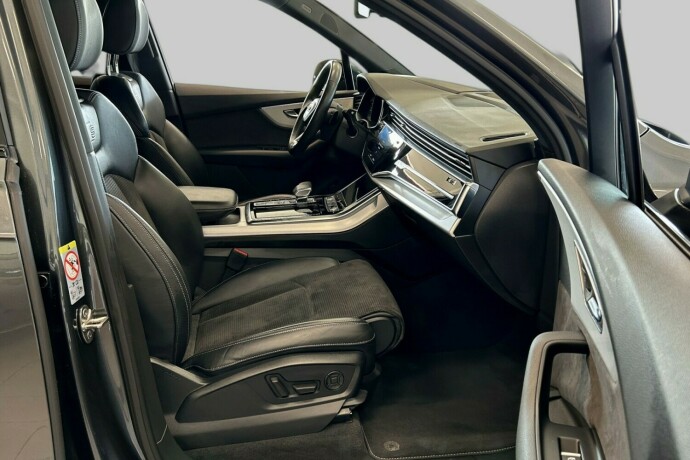audi-q7-plug-in-petrol-2021-big-10