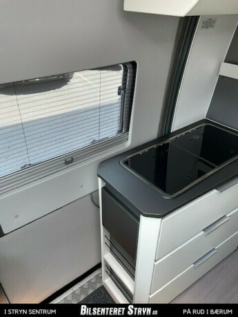 adria-twin-640-slb-diesel-2025-big-24