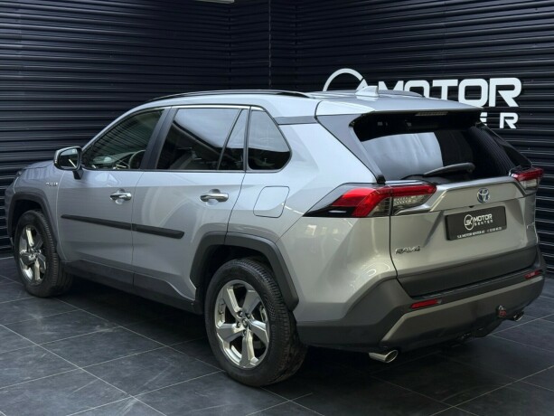 toyota-rav4-elektrisitetbensin-2019-big-1