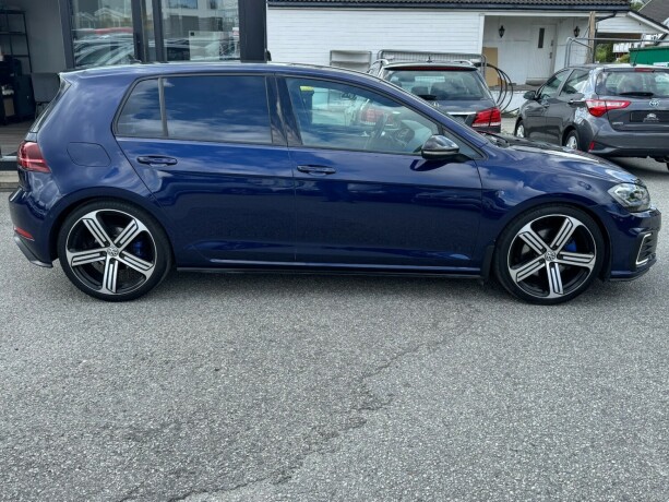 volkswagen-golf-elektrisitetbensin-2017-big-3