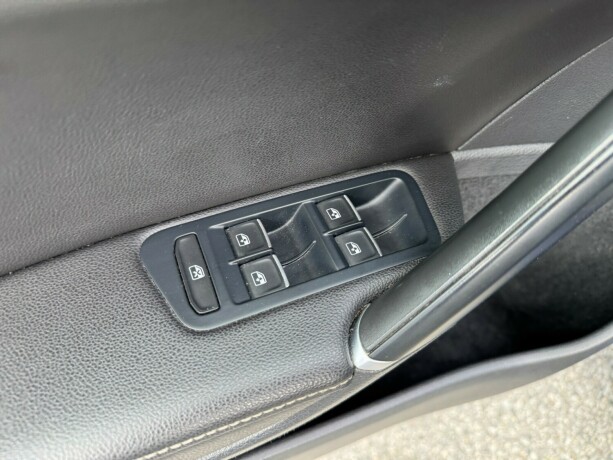 volkswagen-golf-elektrisitetbensin-2017-big-16
