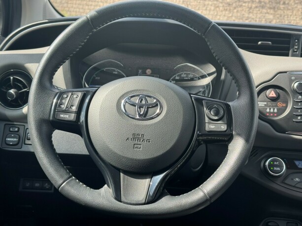 toyota-yaris-elektrisitetbensin-2018-big-12