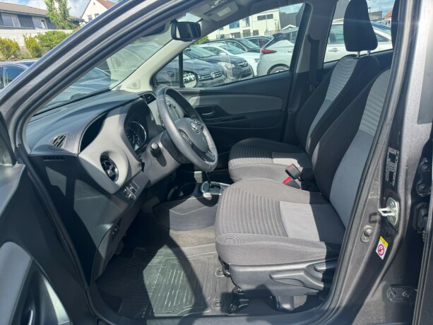 toyota-yaris-elektrisitetbensin-2018-big-13