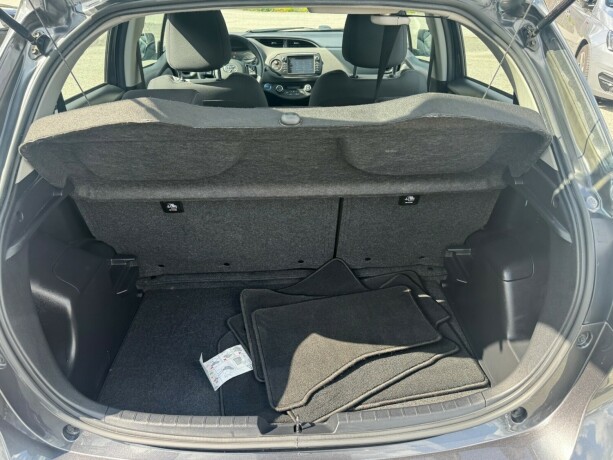 toyota-yaris-elektrisitetbensin-2018-big-17