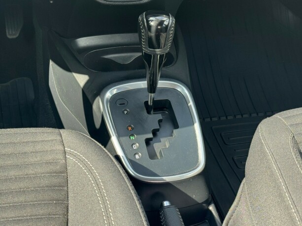toyota-yaris-elektrisitetbensin-2018-big-15