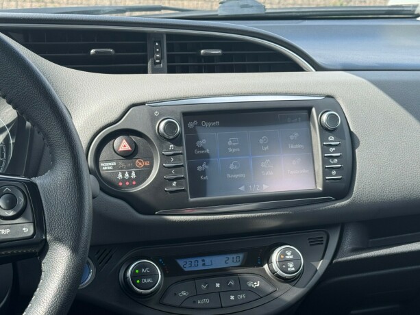 toyota-yaris-elektrisitetbensin-2018-big-8