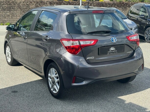 toyota-yaris-elektrisitetbensin-2018-big-5