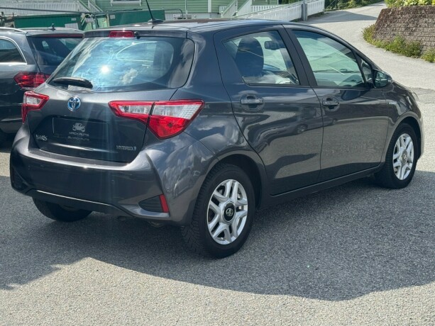 toyota-yaris-elektrisitetbensin-2018-big-4