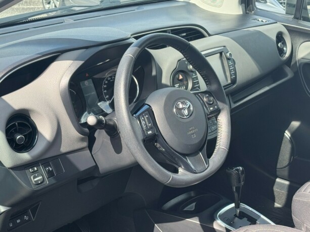 toyota-yaris-elektrisitetbensin-2018-big-6
