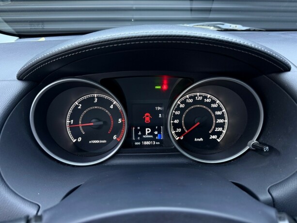 mitsubishi-outlander-diesel-2011-big-14