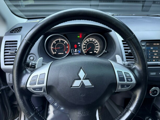 mitsubishi-outlander-diesel-2011-big-13