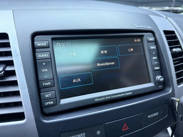 mitsubishi-outlander-diesel-2011-big-18