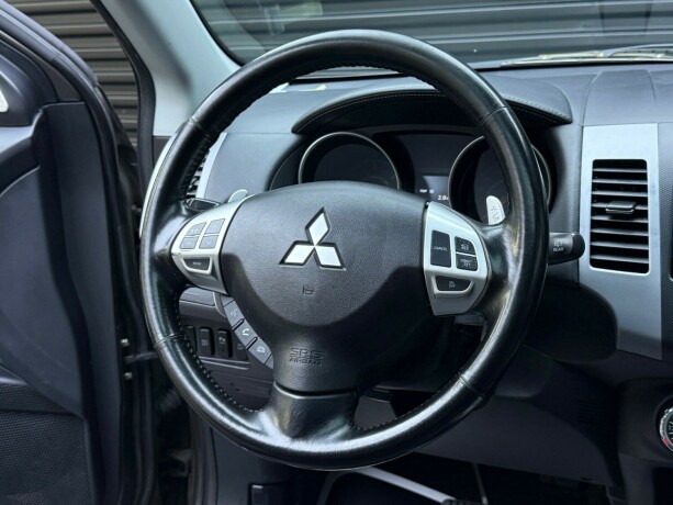 mitsubishi-outlander-diesel-2011-big-12