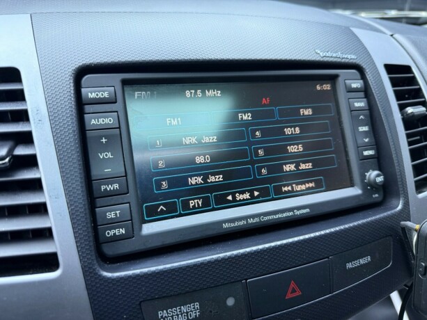 mitsubishi-outlander-diesel-2011-big-17