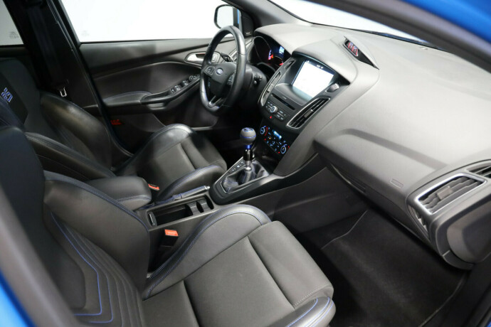 ford-focus-bensin-2018-big-10