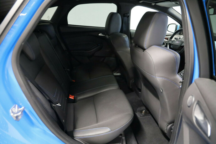 ford-focus-bensin-2018-big-12