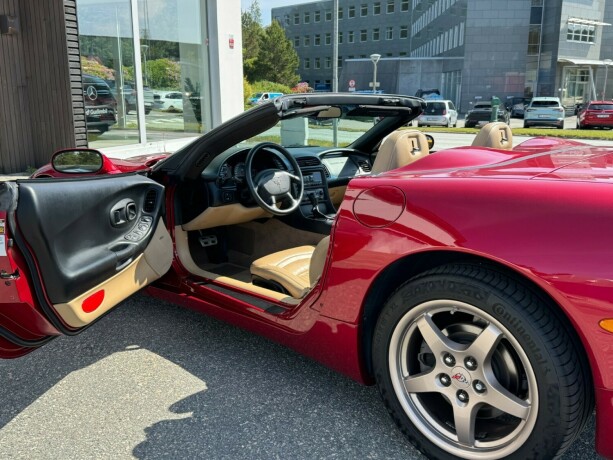 chevrolet-corvette-bensin-2004-big-24