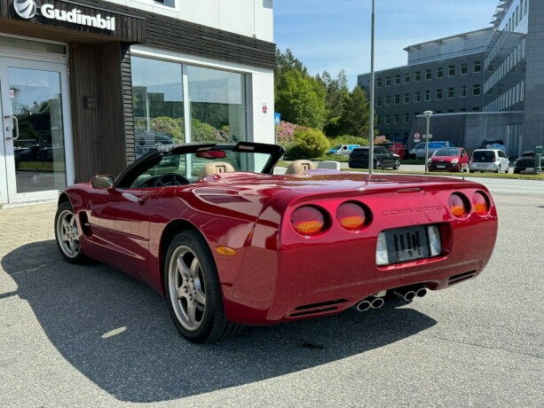 chevrolet-corvette-bensin-2004-big-23