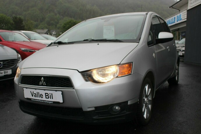 mitsubishi-colt-bensin-2011-big-1
