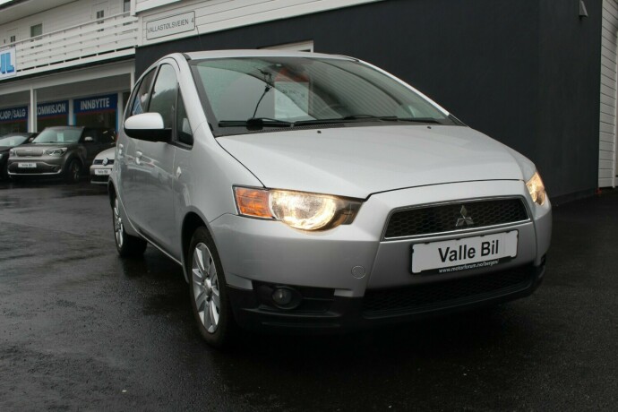 mitsubishi-colt-bensin-2011-big-0