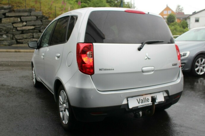 mitsubishi-colt-bensin-2011-big-2