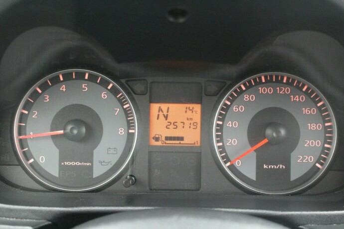 mitsubishi-colt-bensin-2011-big-6