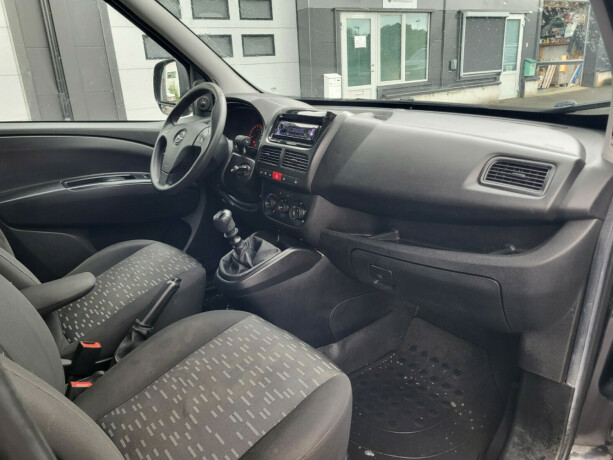 opel-combo-diesel-2018-big-13