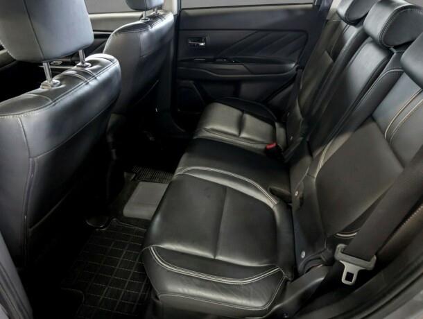mitsubishi-outlander-elektrisitetbensin-2017-big-21