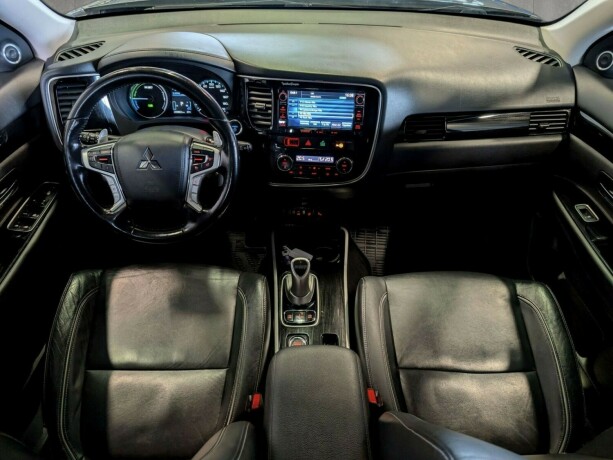 mitsubishi-outlander-elektrisitetbensin-2017-big-12
