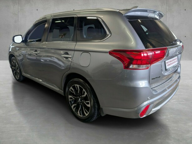 mitsubishi-outlander-elektrisitetbensin-2017-big-2