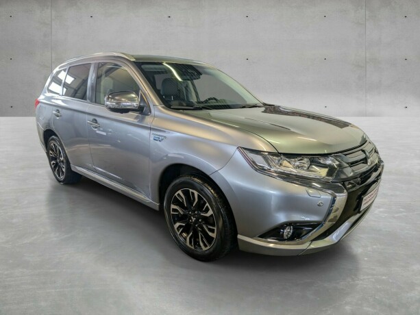 mitsubishi-outlander-elektrisitetbensin-2017-big-1