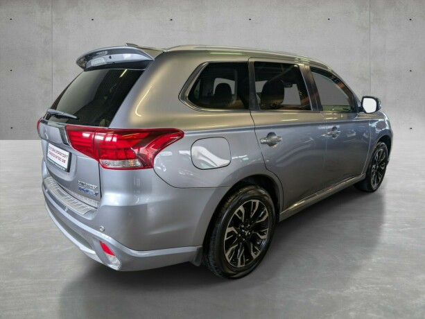 mitsubishi-outlander-elektrisitetbensin-2017-big-3