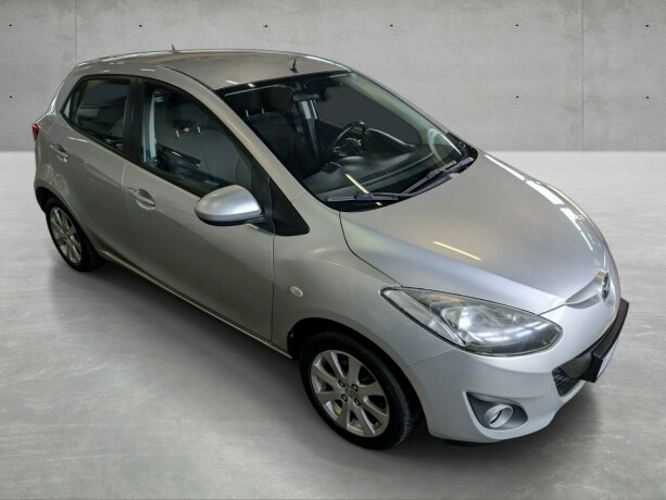 mazda-2-bensin-2011-big-5