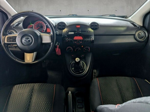 mazda-2-bensin-2011-big-13