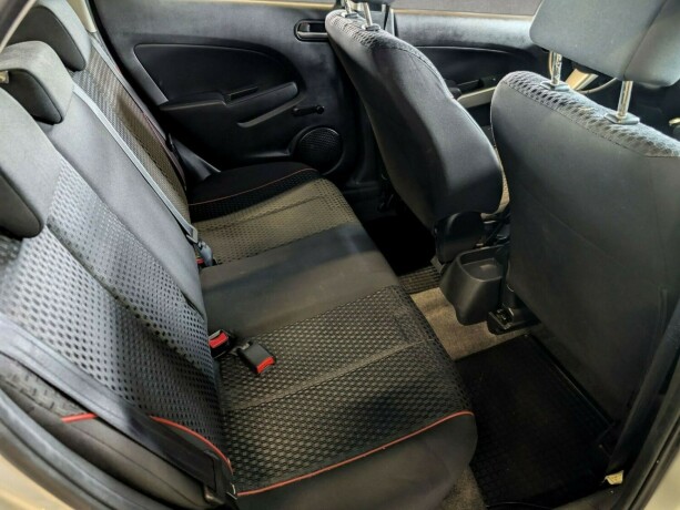 mazda-2-bensin-2011-big-21