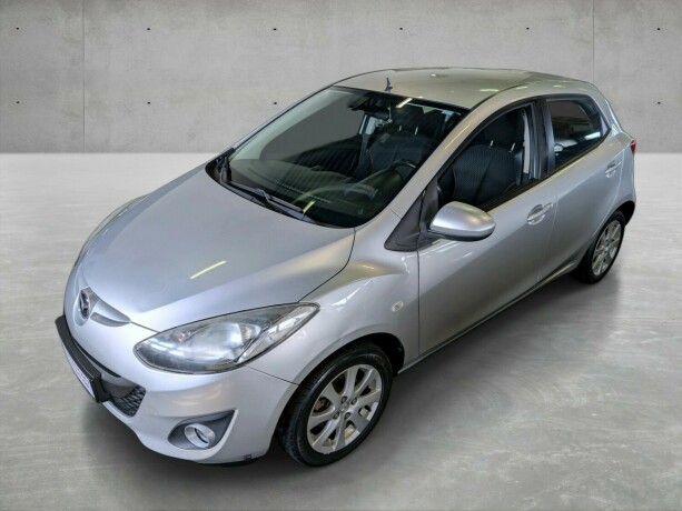 mazda-2-bensin-2011-big-4