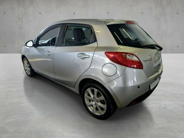mazda-2-bensin-2011-big-2