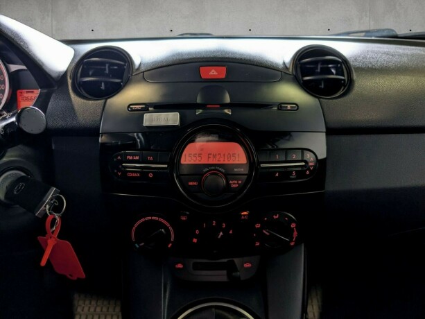 mazda-2-bensin-2011-big-17