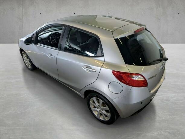 mazda-2-bensin-2011-big-6