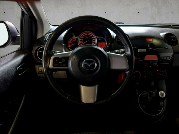 mazda-2-bensin-2011-big-16